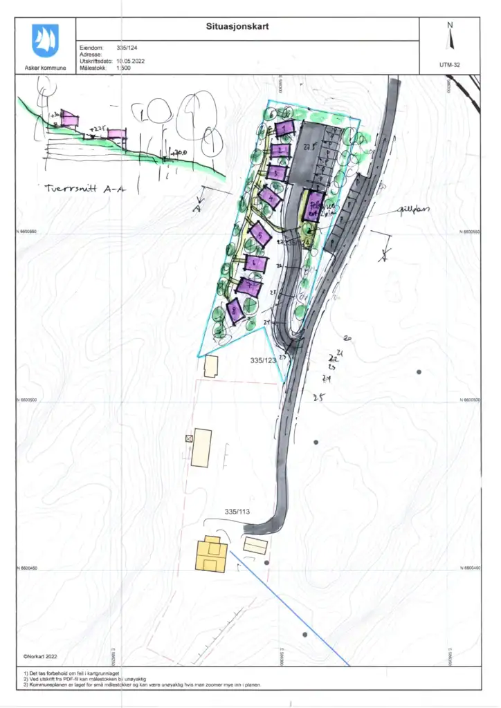 Detached residential property site plan in Asker municipality, showcasing building layout, landscaping, and topography.